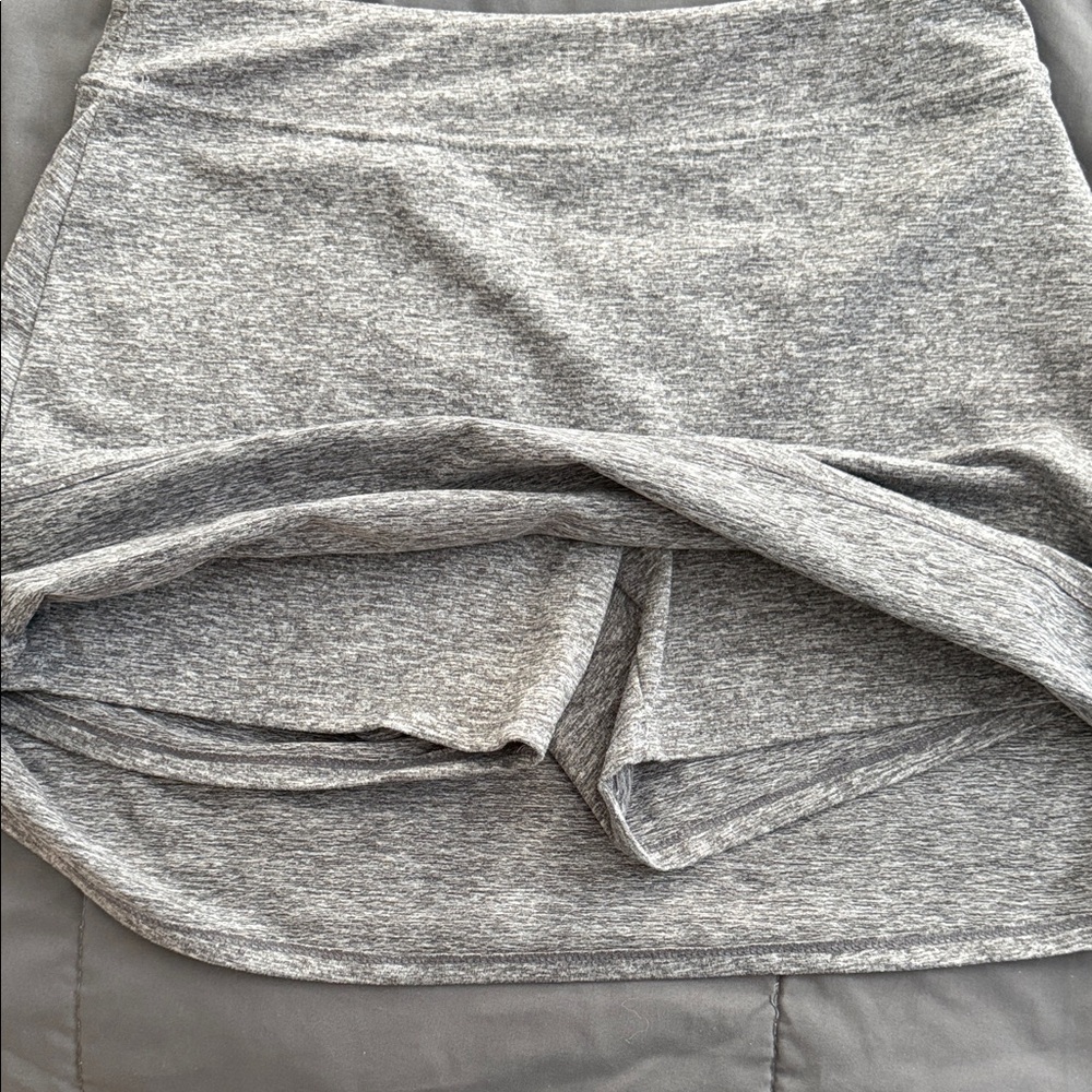 Chic Heather Gray Mini Skirt with built in shorts. Skort size small. - Picture 4 of 4